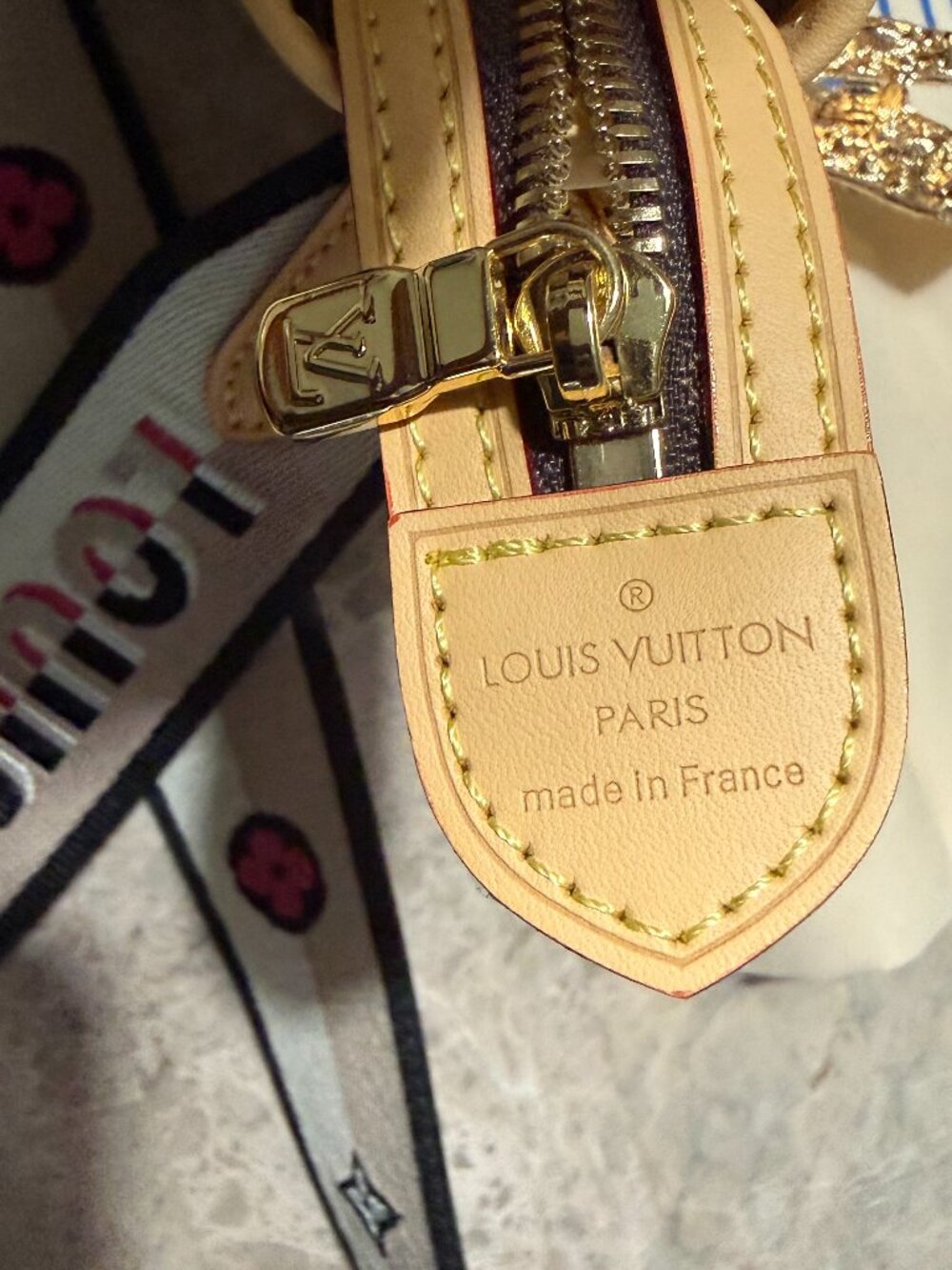 STUNNING Brand-New Fashion Crossbody with Long Strap! Ships ASAP!!! - Picture 8 of 8